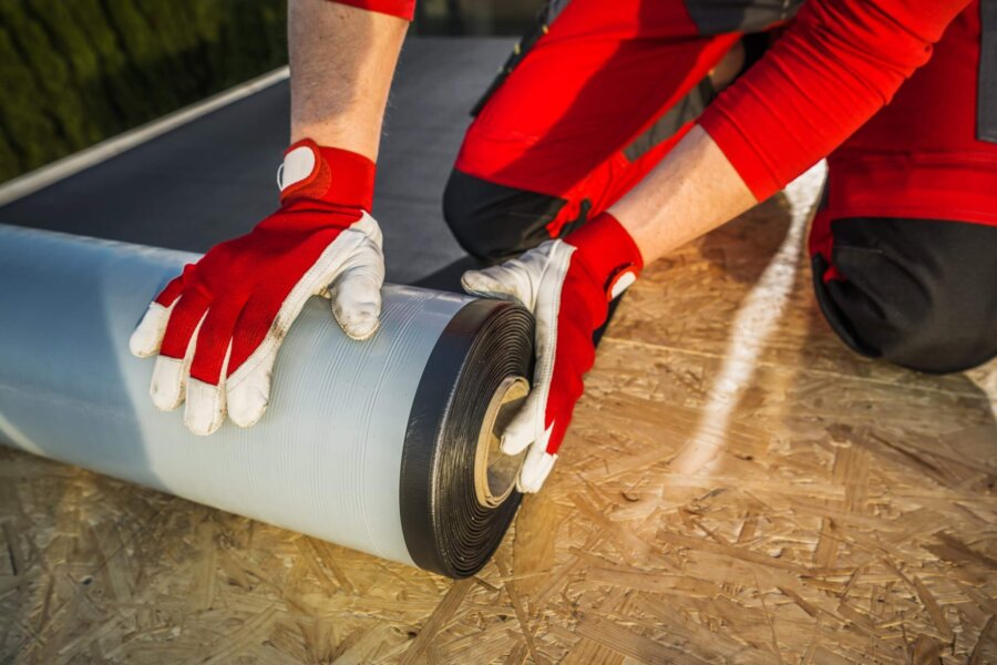 Caucasian,Roofing,Worker,Preparing,A,Roll,Of,Epdm,Roof,Membrane Caucasian,Roofing,Worker,Preparing,A,Roll,Of,Epdm,Roof,Membrane
